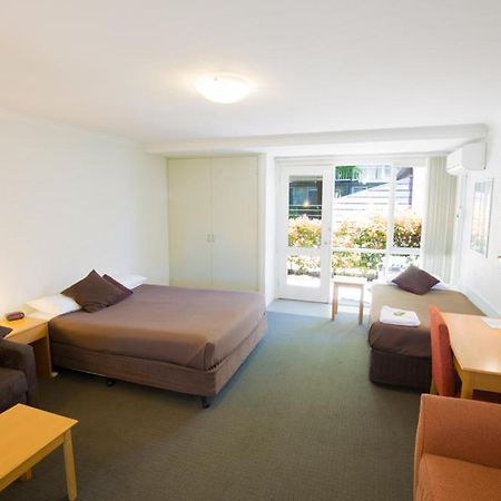Summer East Apartments Orange Room photo